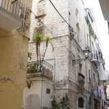 Per scovare la terza torre dobbiamo recarci dalla parte opposta del centro storico, in via Martinez, nei pressi della Chiesa di Santa Maria del Buonconsiglio...